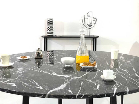 Table ronde en marbre/granit – Pied central pour un style épuré