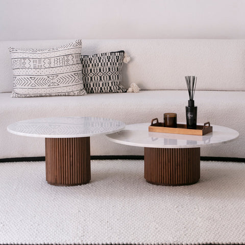 Ensemble de Deux Tables Basses avec Plateau en Marbre Blanc et Structure en Bois Massif