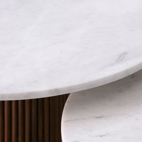 Ensemble de Deux Tables Basses avec Plateau en Marbre Blanc et Structure en Bois Massif