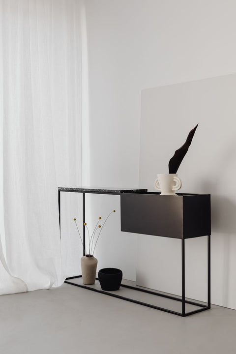 Console d’entrée Noctis en marbre noir et socle noir mat