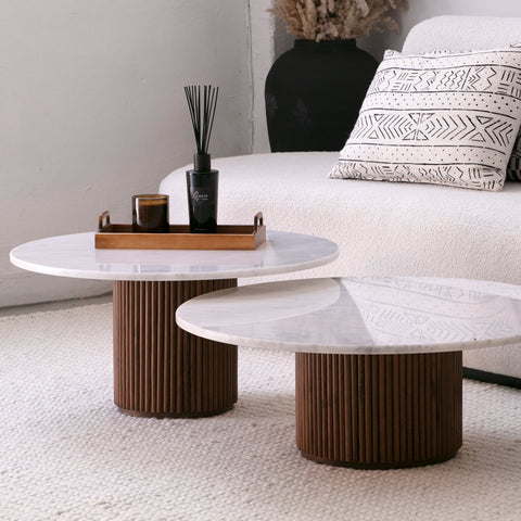 Ensemble de Deux Tables Basses avec Plateau en Marbre Blanc et Structure en Bois Massif