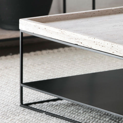 Table basse design en métal noir et travertin – Collection Noctara