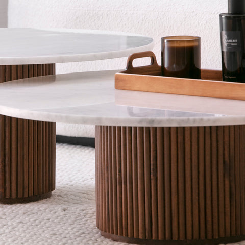 Ensemble de Deux Tables Basses avec Plateau en Marbre Blanc et Structure en Bois Massif