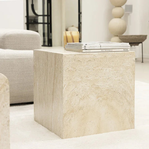 Table d’appoint en travertin (Vence)