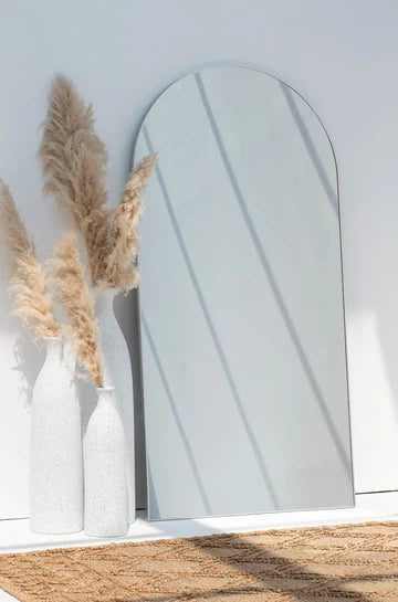 Miroir Mural Grand Format – Forme Arquée et Design Minimaliste