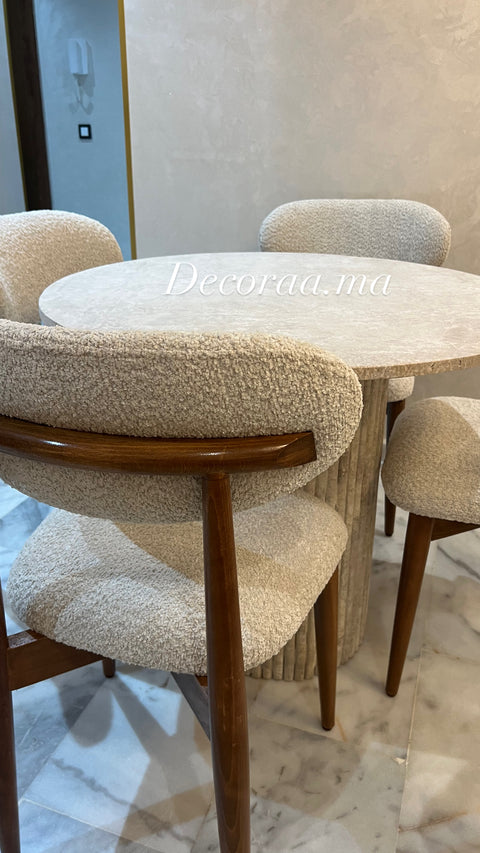 Table à manger MELORIA – Plateau en travertin Volubilis avec 4 chaises