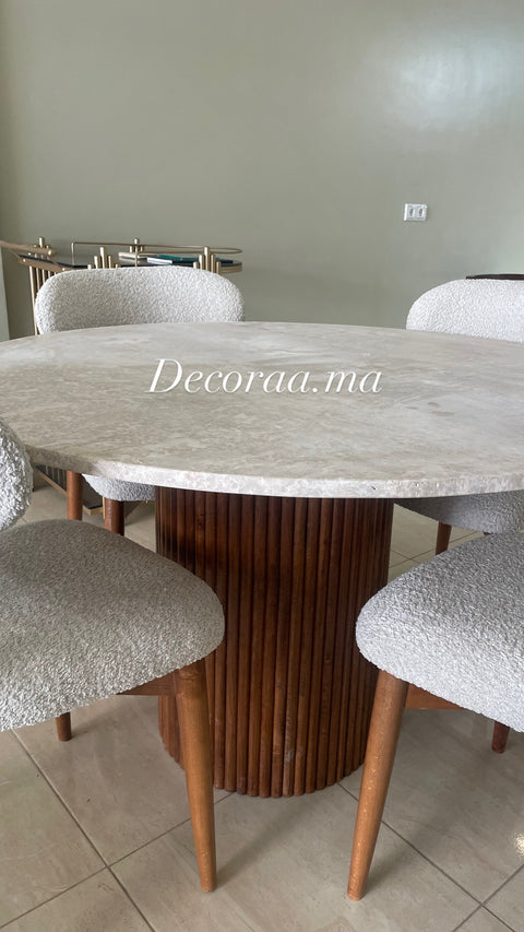 Table à manger LIVORIA – Plateau en travertin Volubilis avec 4 chaises