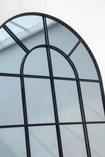 Miroir Noir à Contour Arqué – Style Minimaliste et Raffiné