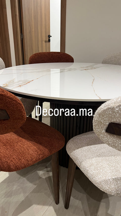 VECCIA – Table à manger ronde en céramique avec socle en bardage et 6 chaises en bois