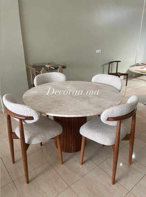 Table à manger LIVORIA – Plateau en travertin Volubilis avec 4 chaises