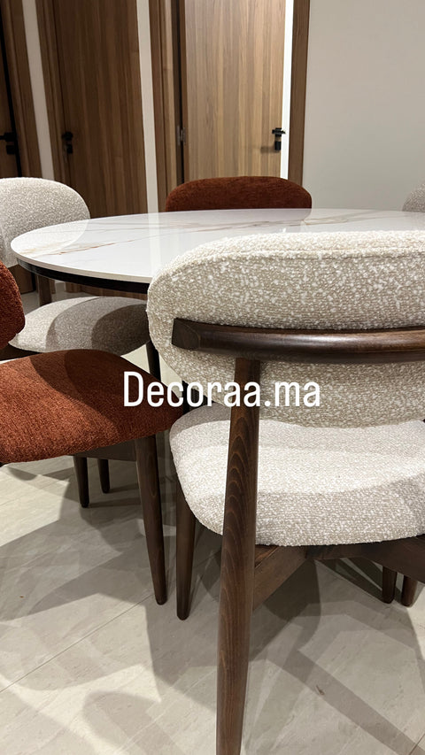 VECCIA – Table à manger ronde en céramique avec socle en bardage et 6 chaises en bois