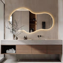 Miroir suspendu asymétrique — Élégance contemporaine pour salle de bain