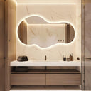 Miroir suspendu asymétrique — Élégance contemporaine pour salle de bain