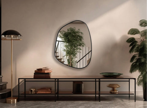 Miroir cerclé d’un cadre en métal