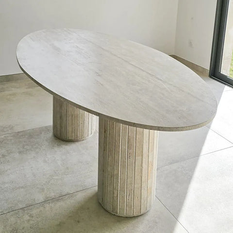Table à Manger en Travertin Forme Gélule – Design Moderne & Pierre Naturelle | TRAVIA