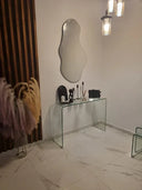 Miroir Flottant LUMEA – Forme Libre et Courbes Douces
