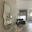 Miroir Flottant LUMEA – Forme Libre et Courbes Douces