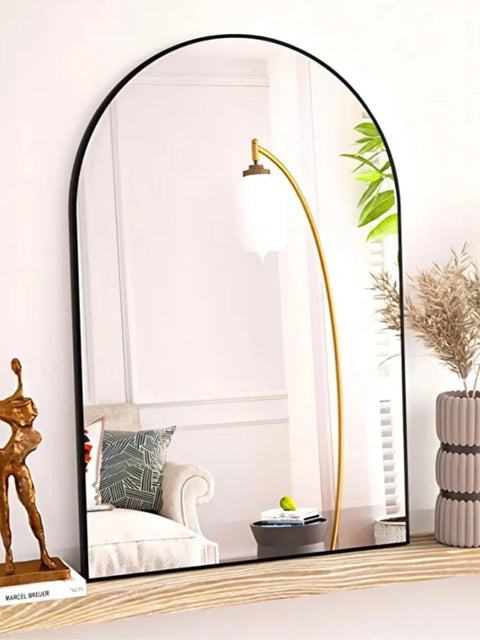 Miroir mural ornemental idéal pour sublimer le salon