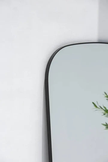 Miroir XXL à Contours Ondulés – Grand Format et Design Raffiné