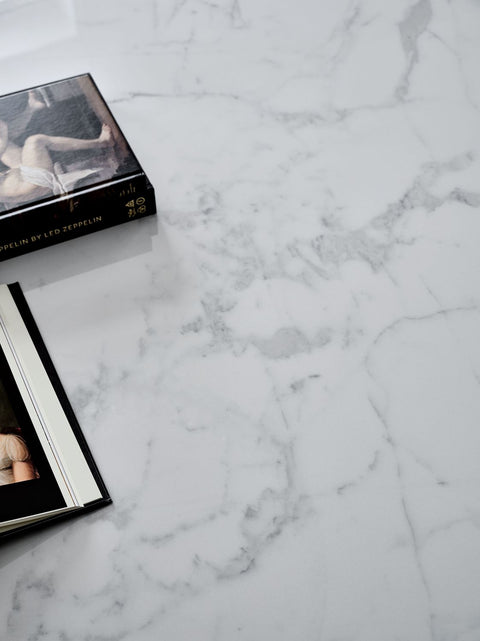 Table à Manger VALERIS – Plateau en Céramique & Pieds en Acier, Design Contemporain