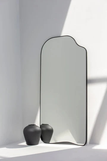 Miroir XXL à Contours Asymétriques – Style Unique et Audacieux