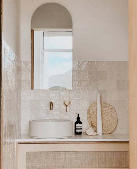 Miroir Salle de Bain Haut de Gamme ELVORIA – Design Raffiné et Éclairage LED Intégré