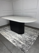 Table à Manger CALYSIA – Céramique Premium & Socle en Hêtre Massif Bardage