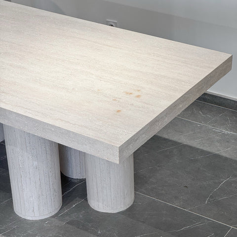 Table à Manger en Travertin – Design Élégant & Contemporain | ZORVIA