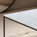 Table Basse Rectangulaire – Piètement Noir et Plateau en Marbre (Plusieurs Dimensions)