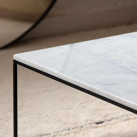 Table Basse Rectangulaire – Piètement Noir et Plateau en Marbre (Plusieurs Dimensions)