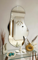 Miroir Flottant LUMEA – Forme Libre et Courbes Douces