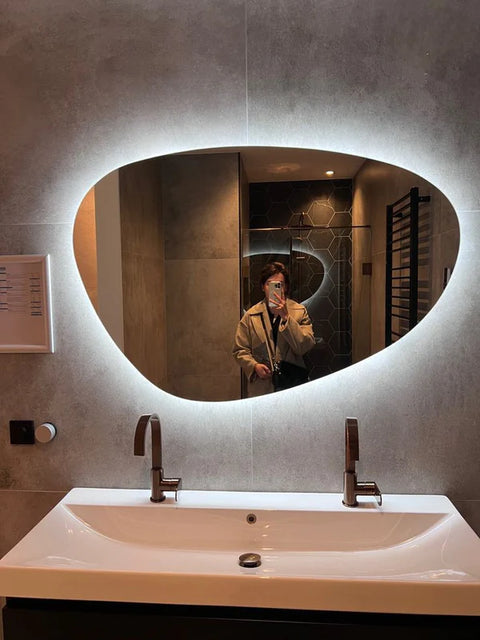 Miroir mural en forme de galet – douceur naturelle et design organique