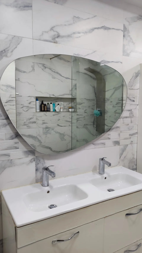 Miroir mural en forme de galet – douceur naturelle et design organique