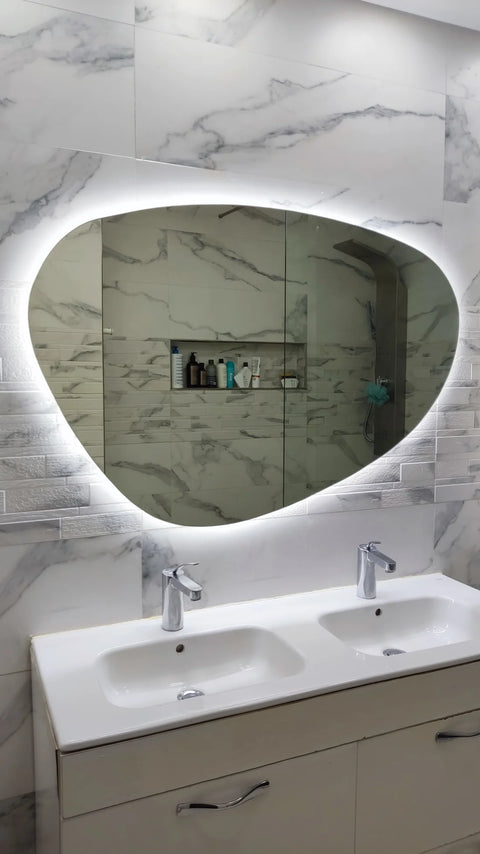 Miroir mural en forme de galet – douceur naturelle et design organique