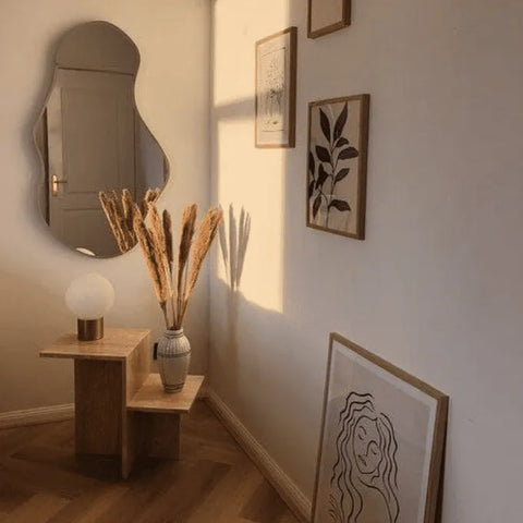 Miroir Flottant LUMEA – Forme Libre et Courbes Douces