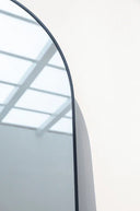 ELORIA Curved Mirror – Clean Lines and Modern Style