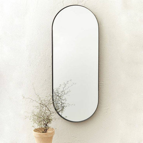 Miroir mural ovale avec encadrement en métal – style décoratif moderne