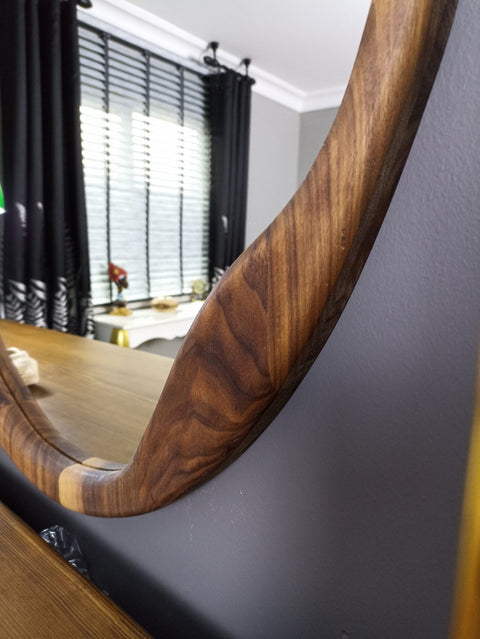 Miroir décoratif ovale inspiré du design des années 50