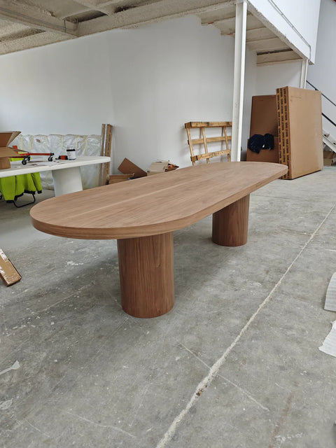 Table NOLVIA – Plateau Latte Massif Plaqué Noyer