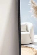 Miroir Noir Élancé – Forme Rectangulaire et Finition Épurée