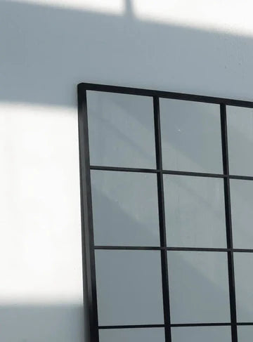 Miroir Mural Noir Grand Format – Silhouette Rectangulaire et Finition Épurée