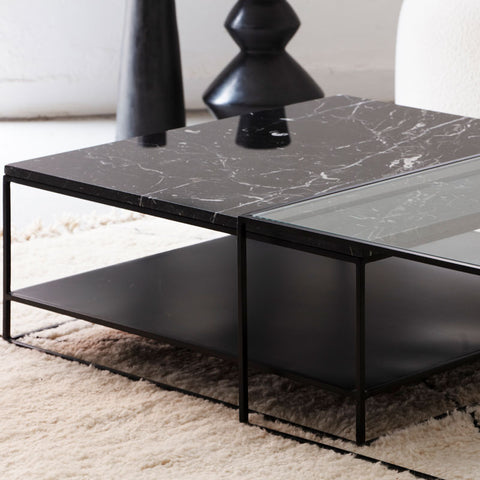 Ensemble de deux tables basses en marbre noir